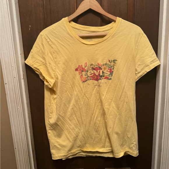Women’s XL Yellow Levi’s Short Sleeve Shirt - Picture 1 of 8